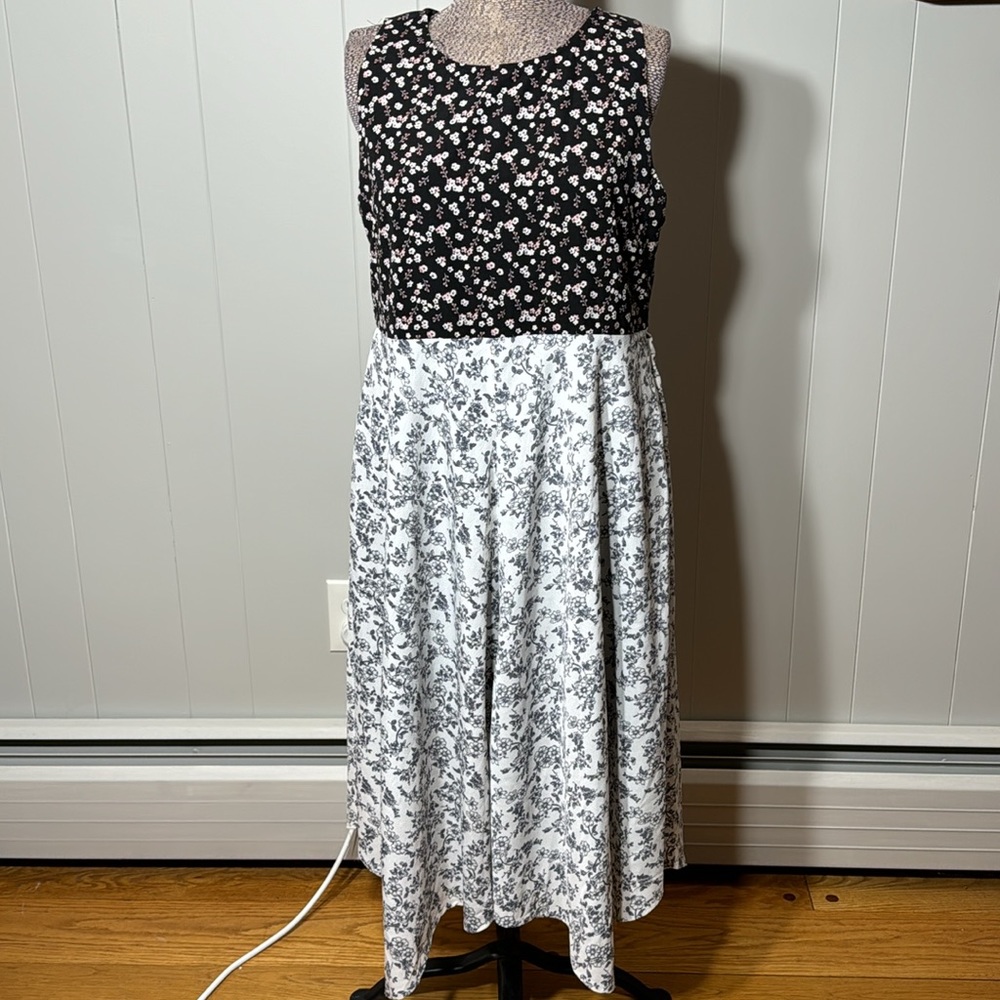 Simply Noelle NWT Womens L/XL Sleeveless Midi Dress White Black Floral